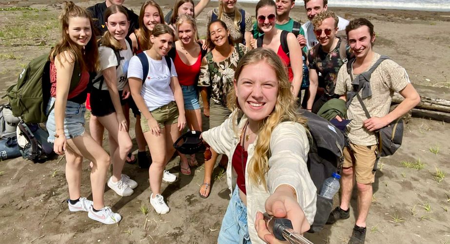 Groepsfoto op het strand